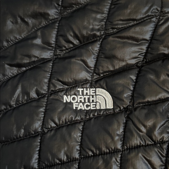 The North Face Black Thermoball Jacket!! Like brand new!! - Picture 10 of 12